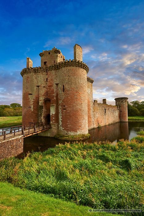 Exterior of Caerlaverock Castle, Dumfries Galloway, Scotland, Caerlaverock Castle, Vila Medieval, Galloway Scotland, Boldt Castle, Paul Williams, Scotland Map, Chateau Medieval, European Castles, Abandoned Castles