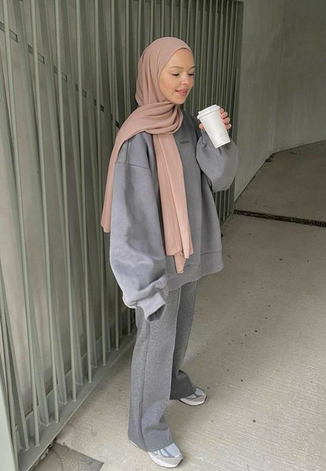 Street Hijab Fashion, Hijab Fashionista, Mode Turban, Modest Fashion Hijab, Muslim Outfits Casual, Muslim Fashion Hijab Outfits, Hijab Style Casual, Hijabi Fashion Casual, Hijabi Style