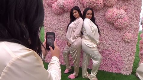 Kylie Jenner's Baby Shower Matching Pajamas: Where to Buy Them | PEOPLE.com Kylie Jenner Baby Shower, Anastasia Karanikolaou Instagram, Kylie Jenner Youtube, Kylie Jenner Pregnant, Kylie Jenner Fotos, Kylie Jenner Baby, Pregnancy Belly Photos, Kylie Jenner Pictures, Kylie J