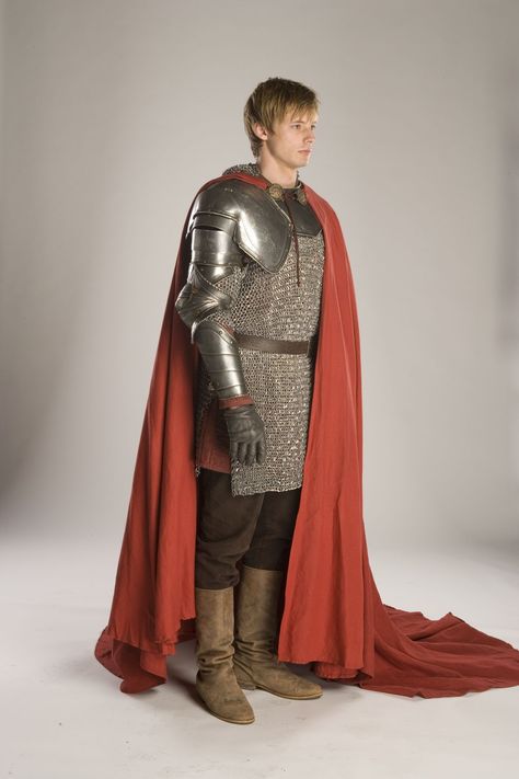 Merlin - Photoshoot for King Arthur portrayed by Bradley James Arthur Pendragon Outfit, Camelot Costumes, Merlin Costume, Medieval King, Prince Arthur Merlin, Arthur Pendragon Merlin, King Arthur Costume, Arthur Costume, Knights Of Camelot Merlin