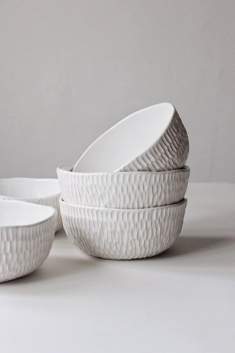 Ceramic Salad Bowl, Fun Products, Cerámica Ideas, Pottery Handbuilding, White Dinnerware, Bowl Ceramic, White Pottery, Mixing Bowls Set, Pottery Bowl