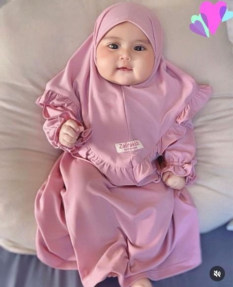 Baby Hijab, Hijab Beauty, Cats Photos, Hijab Aesthetic, Adorable Babies, Baby Birthday Cakes, Mode Abaya, Diy Fashion Clothing