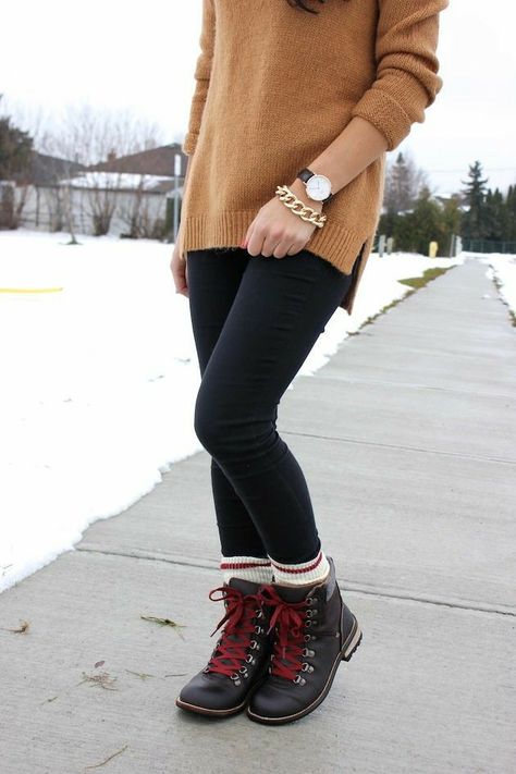 Black Hiking Boots Outfit, Work Boots Outfit, Trendy Winter Boots, Bike Craft, Hiking Girl, Hiking Boots Outfit, Roots Canada, Hiking Outfits, Looks Chic