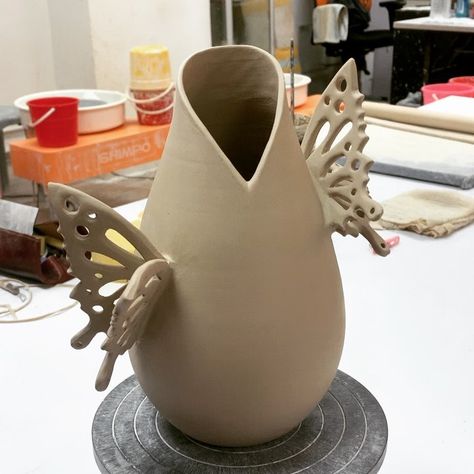 evil lil'ali on Instagram: “Fly away! What color should I glaze this?? #butterflies #vase #bloom #ceramics #pottery #handmade #crafts #art #creative #weekend…” Butterfly Bowl Ceramics, Ceramic Art Sculpture Creative, Butterfly Clay Ideas, Ceramic Butterfly Pottery, Coil Vase Ceramics, Ceramics Butterfly, Slabs Ceramics Ideas, Ceramics Ideas Pottery Creative, Butterfly Ceramics