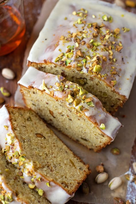 Pistachio Pound Cake, Roasted Pistachios, Almond Tea, Pistachio Pudding, Pound Cake Recipe, Pistachio Cake, Pound Cakes, Loaf Cake, Pound Cake Recipes