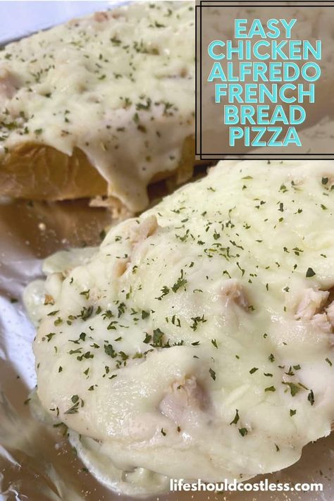 This is the perfect meal for those crazy busy weeknights that you really only have enough time or energy to throw a quick meal together and call it good. This Chicken Alfredo Pizza on French Bread only takes a few minutes to make, and five to ten minutes to cook, leaving you with the rest of your evening to enjoy. Pizza On French Bread, Easy Chicken Alfredo, Pizza Video, Chicken Alfredo Pizza, Alfredo Pizza, Mexican Chicken Casserole, French Bread Recipe, French Bread Pizza, 20 Minute Recipes