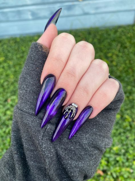 Halloween Stelitto Nails, Purple Nails Aesthetic, Witch Nails Stilleto, Purple Spooky Nails, Purple Halloween Cat Eye Nails, Purple Black Nails, Purple Goth Nails, Halloween Nails Purple And Black, Purple Cat Eye Nails