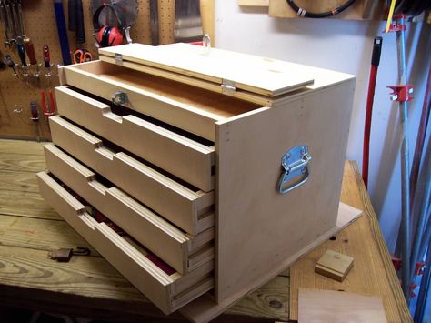 Wood Tool Chest, Chests Diy, Wooden Workshops, Tool Box Diy, Wood Tool Box, Wooden Tool Boxes, Woodworking Joinery, Woodworking Workbench, Diy Furniture Easy