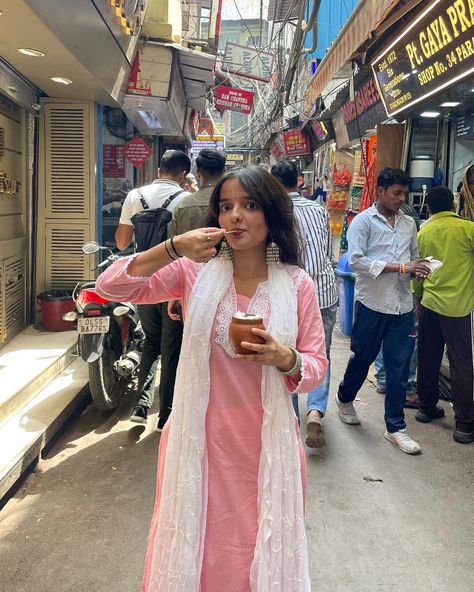 dilli ke dil mein 🦢💞 day 4 photo dump, how can you go to Delhi & not visit this place? literally purana dilli in every sense, quite hot & crowded but that cheese chilli paratha was worth it🥹✨ 📍Chandini Chowk, Delhi Chandini Chowk, 4 Photos, Worth It, Photo Dump, Content Creator, How Can, Sense, Cheese, Quick Saves