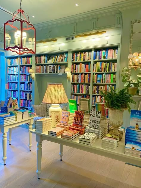 Nyc Bookstore Aesthetic, Cute Bookstore Aesthetic, Books Store Aesthetic, Book Store Ideas Business, Bookstore Counter, Cafe Bookstore Aesthetic, Bookstore Interior Design, Book Shop Cafe, Book Store Ideas