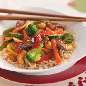 Cashew Beef Stir-Fry Cashew Stir Fry, Asian Stir Fry Sauce, Steak And Broccoli, Beef Stir Fry Recipes, Asian Stir Fry, Plum Sauce, Healthy Food Guide, Takeout Food, Beef Stir Fry