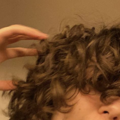 Male Curly Hair Aesthetic, Brown Hair Male Aesthetic Faceless, Brown Hair Male Aesthetic, Short Curly Brown Hair Aesthetic, Curly Hair Aesthetic Boy, Brown Hair Aesthetic Male, Curly Brown Hair Boy, Brown Hair Boy Aesthetic, Short Brown Hair Aesthetic