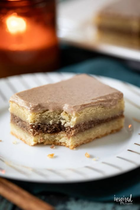 Looking for the perfect dessert bar recipe? These Brown Sugar Cinnamon Pop Tart Bars are easy to make and packed with nostalgic flavors. Cinnamon Bars Recipe, Pop Tart Cake, 2024 Cookies, Brown Sugar Pop Tarts, Campfire Coffee, Sugar Pop, Change Time, Book Club Ideas, Tart Dessert