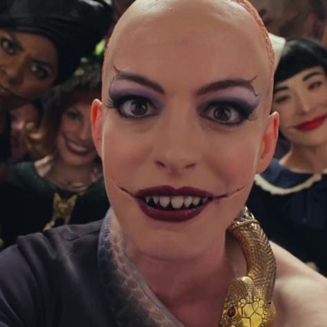 Anne Hathaway Reveals Her Terrifying Transformation For The Upcoming 2020 'The Witches' Remake The Witches Anne Hathaway, Roald Dahl Witches Costume, Anne Hathaway Funny, The Witches Roald Dahl, Bald Caps, Face Transformation, Anne Hathaway Catwoman, Villain Era, Octavia Spencer