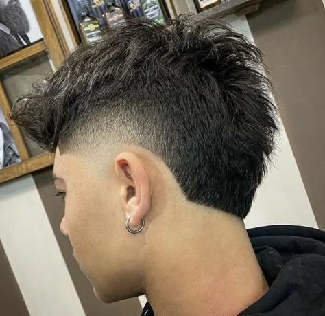 Burst Fade Haircut Curly, Fade Haircut Straight Hair, Mullet Burst Fade, Haircut Edgar, Side Mullet, Curly Burst Fade, Best Fade Haircut For Men, Burst Fade Haircut, Burst Fade Mohawk