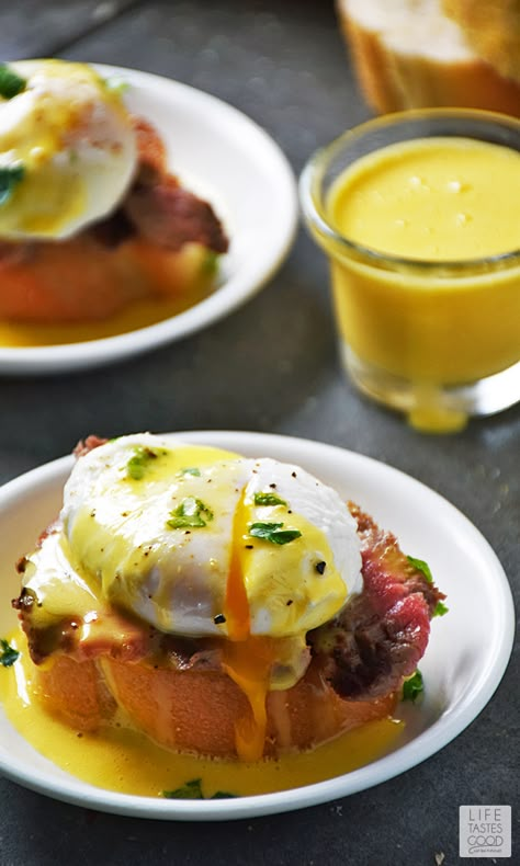 Steak Eggs, Eggs Benedict Recipe, Egg Benedict, Mexican Breakfast Recipes, Cheese Burger, Party Appetizer, Steak And Eggs, Savory Breakfast, Gordon Ramsay