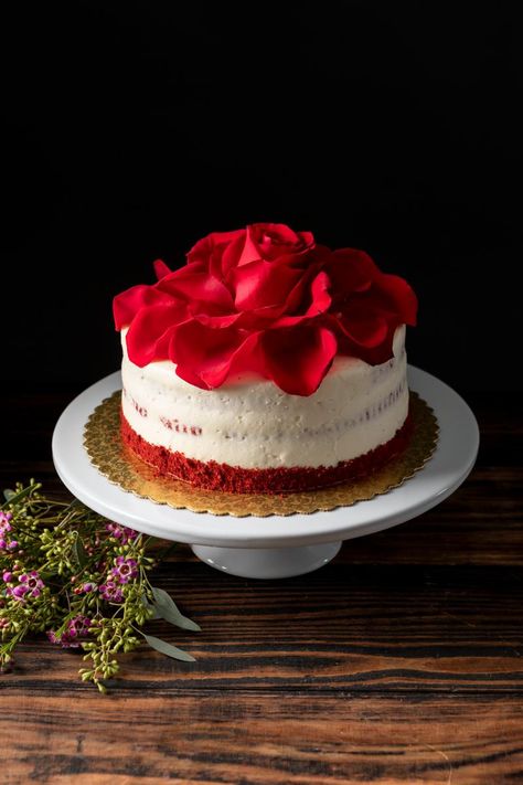 Romantic in all the right ways, our radiant red velvet cake is iced with whipped cream cheese buttercream and topped with real rose petals for an elegant finish. Red Velvet Rose Cake, Cake With Fruit On Top, Red Velvet Cake For Anniversary, Red Velvet Cake With Roses, Fancy Red Velvet Cake, Fruit Basket Cake, Cake With Real Roses, Red Velvet Cake Decoration, Red Rose Cake