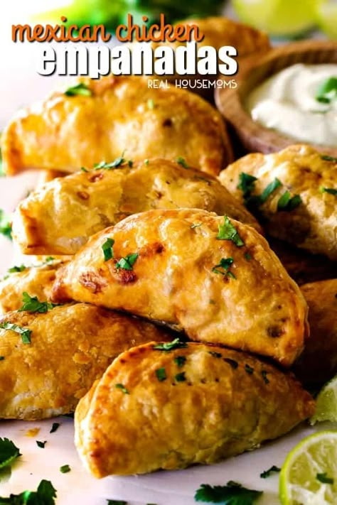 Mexican Chicken Empanadas with Video ⋆ Real Housemoms Mexican Chicken Empanadas, Food Cravings Dinner, Thanksgiving Dinner Recipes Sides, Stuffed Pastry, Appetizer Dinner, Empanada Dough, Snacks Dinner, Best Mac N Cheese Recipe, Chicken Empanadas