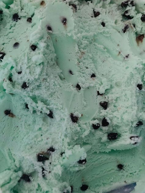 Saltwater Taffy Aesthetic, Mint Choco Wallpaper, Mintchoco Ice Cream, Mint Chocolate Chip Ice Cream Aesthetic, Google Classroom Pfp, Mint Chocolate Aesthetic, Ice Cream Aesthetic, Ava Chen, Mint Choco