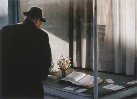 Fred Herzog, Bible Reader, 1970 Fred Herzog, Mary Pratt, David Alan Harvey, Edward Hopper, David Hockney, Paris Photo, Man Standing, Silver Lights, Paris Photos