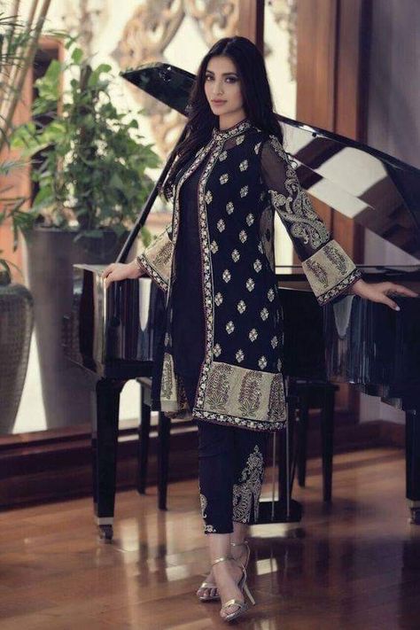 Latest Pakistani Fashion, Pakistani Dresses Casual, Pakistani Fashion Party Wear, Salwar Kamiz, Pakistan Fashion, Maria B, Moda Chic, Elegante Casual, Dress Indian Style