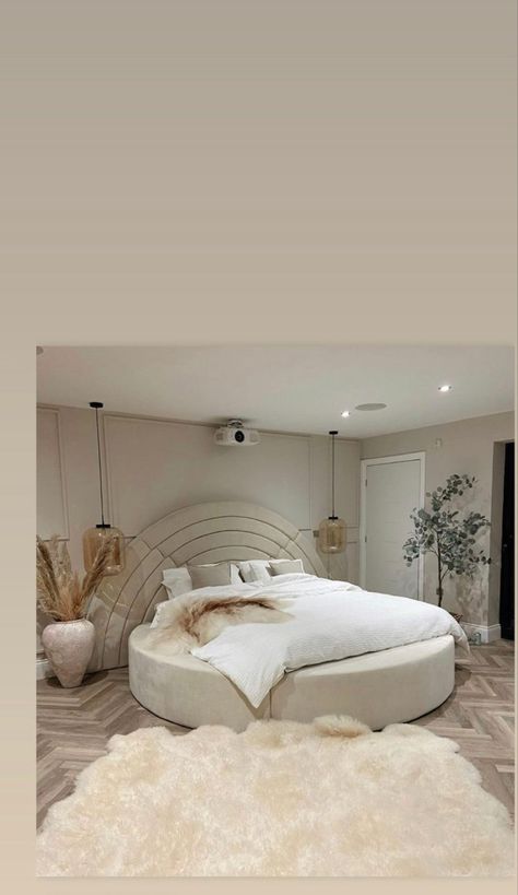 Circle Bed Bedroom, Kardashian Decor, Round Bed Aesthetic, Circle Bed Aesthetic, Circular Beds, Round Bed Designs, Small Room Inspo, Round Bedroom, Circle Bed