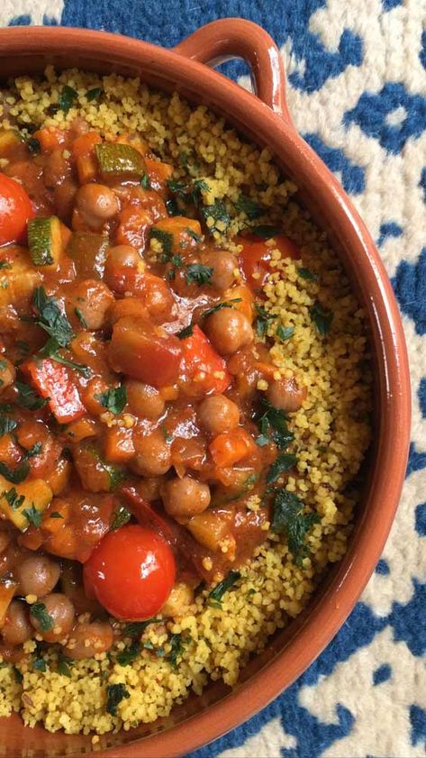 Moroccan-Spiced Chickpea Tagine - Veggy Malta Moroccan Chickpea, Moroccan Chickpeas, Vegetarian Tagine Recipes, Vegan Tagine Recipes, Veggie Tagine, Vegetable Tagine, Chickpea Tagine, Moroccan Recipes Vegetarian, Moroccan Tagine