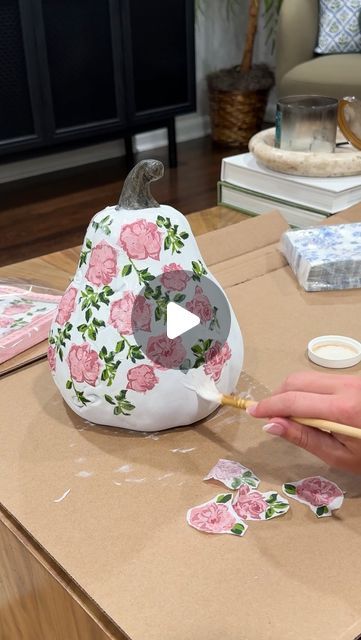 kenzie ervin | Decor + DIY + Thrift on Instagram: "SAVE this video to watch it later and SEND this to a friend you want to do this Fall craft with 🌸🎃
•
•
looking for the links to the napkins, mod podge, paint, etc? comment “PINK PUMPKIN” and I’ll send you a DM with the links! 
•
•
#thrifting #thriftedhome #thriftstorefinds #diyhomedecor #diyideas #craftingideas #pumpkincrafts #fallcrafts #girlsnightideas #thrifted #spraypaint #modpodge" Mod Podge Pumpkins With Napkins, Mod Podge Pumpkins, Rattan Vase, Decoupage Crafts, Painting Pumpkins, Fun Halloween Food, Fall Arts And Crafts, Pink Pumpkin, Annie Sloan Paints