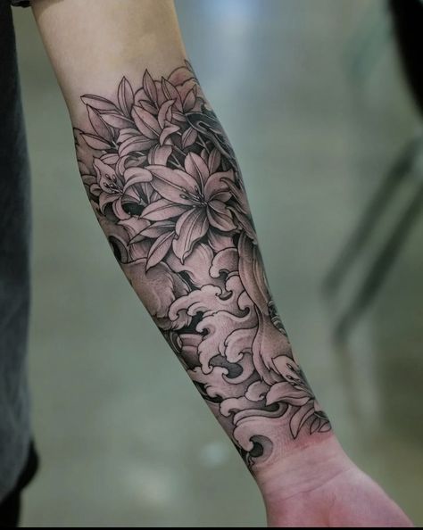 Japanese Flower Forearm Tattoo, Flower Half Sleeve Tattoo Men, Forearm Flower Tattoo Men, Back Forearm Tattoo Men, Guys Arm Tattoos, Shoulder Piece Tattoo, Tato Irezumi, Wife Tattoos, Aztec Tattoos Sleeve