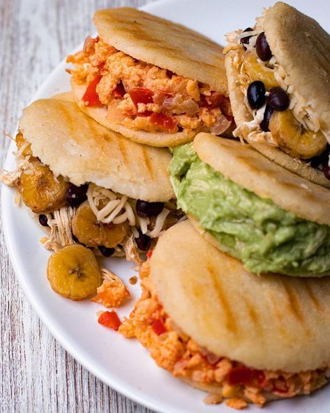 Arepas Recipe, Venezuelan Food, Corned Beef Recipes, Colombian Food, Tacos And Burritos, Empanadas Recipe, Latin Food, Frozen Meals, Traditional Food