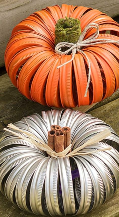 How To Make Mason Jar Lid Pumpkins ~ Adorable... A great way to add a little fall to your home decor and it’s perfect for recycling your used canning lids. Jar Halloween Crafts, Jar Lid Pumpkins, Canning Ring Pumpkin, Mason Jar Lid Pumpkin, Mason Jar Halloween, Mason Jar Halloween Crafts, Mason Jar Lids Crafts, Jar Lid Crafts, Pumpkin Signs