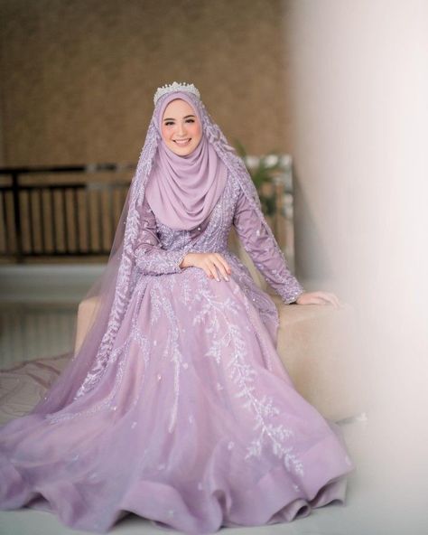 #BEAUTY, #RELATIONSHIPS #Fashion #Animals #Outfits #Winter Outfits #Animals Bridal Abaya Hijab Bride, Hijab With Gown, Muslim Bride Dress, Hijabi Bride, Bridal Hijab Styles, Hijabi Brides, Muslim Bridal, Muslimah Wedding Dress, Muslimah Wedding