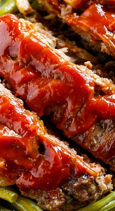 Skillet Meatloaf, Glazed Meatloaf, Spicy Southern Kitchen, Meatloaf Meatballs, Beef Meatloaf, Mash Potatoes, Good Meatloaf Recipe, Classic Meatloaf, Best Meatloaf