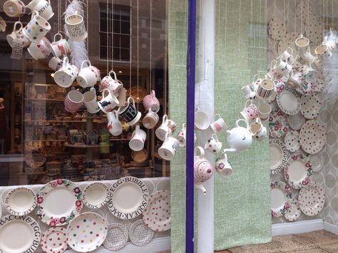 A beautiful window display of crockery in Rossiters of Bath. Very inviting, I had to go in and buy! Pottery Window Display, Shop Display Ideas, Pottery Cafe, Shop Displays, Store Window Displays, Diy Display, Tea Cafe, Store Window, Beautiful Windows