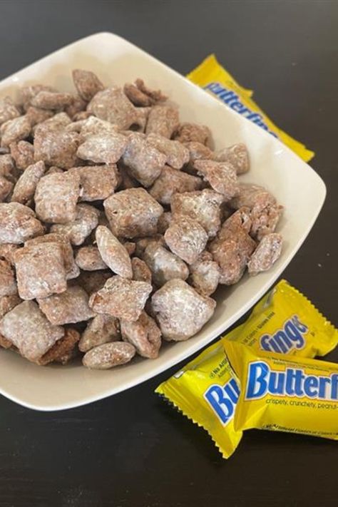 Hang with the big dogs and try out @acozykitchen's Butterfinger Puppy Chow! Check out the link for the recipe 🐶🍫 Holiday Snacks Appetizers, Puppy Chow Snack Mix Recipe, Butterfinger Recipes, Puppy Chow Snack, Puppy Chow Recipe, Puppy Chow Chex Mix Recipe, Homemade Chex Mix, Chex Mix Puppy Chow, Chow Recipe