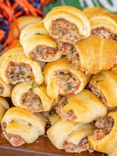 How to Make Rotel Sausage Crescents - Plain Chicken Stuffed Pistolettes Hamburger, Smoked Sausage Snacks, American Food Appetizers, Total Sausage And Cream Cheese Crescents, Cooked Ground Sausage Recipes, One Pan Appetizers, Most Pinned Appetizers, Finger Foods For Breakfast, Sausage Cups Appetizers