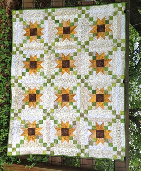 Butterfly Threads Mystery Quilt Sunflower Quilt, Fall Quilt Patterns, Butterfly Sunflower, Sunflower Quilts, Flower Quilts, Mystery Quilt, Flower Quilt, Summer Quilts, Fall Quilts