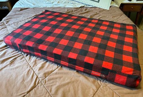 Large Dog Bed Sewing Pattern - PatchPuppy.com Dog Bed Sewing, Dog Bed Sewing Pattern, Easy Dog Bed, Fleece Dog Bed, Large Dog Bed, Zipper Face, Pet Steps, Covered Dog Bed, Queen Mattress Size