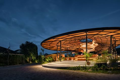 Gallery of Talaga Sampireun Bali Restaurant / K-Thengono Design Studio - 15 Balinese Restaurant, Bali Cafe, Landscape Architecture Presentation, Bali Restaurant, Bali Design, Gate Designs Modern, Beach Cafe, Restaurant Architecture, Natural Ventilation