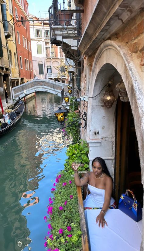 Save Money Black Women, Italy Aesthetic Black Women, Black Girls Travel Aesthetic, Italy Inspo Outfits, Black Women In Italy, Black Woman Travel Aesthetic, Travel Vision Board Aesthetic, Travel Aesthetic Black Women, Black Travel Aesthetic