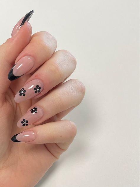 Black Nail Designs Short Oval, French Tips Ring Finger Design, Almond Nails White And Black, Black And White Spring Nails, Minimalistic Black Nails, Almond Nails Designs Black And White, Almond Nails Black And White, Black Minimalist Nails, Almond Nails Designs Black