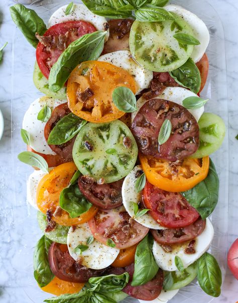 caprese salad with heirloom tomatoes and hot bacon dressing I howsweeteats.com Hot Bacon Dressing, Tomato Caprese, Bacon Dressing, Heirloom Tomato, Juicy Tomatoes, Heirloom Tomatoes, Tomato Recipes, Crispy Bacon, How Sweet Eats