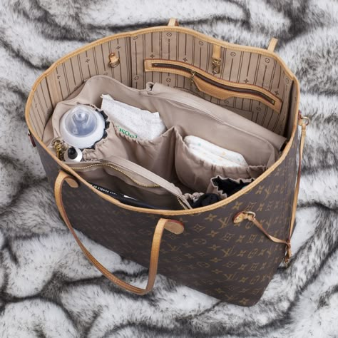 The ultimate must have for the fashion mama - our new TNS Insert in Sand and the Louis Vuitton Neverful tote!! Xo Louis Vuitton Diaper Bag, Luxury Diaper Bag, Louis Vuitton Shoes Heels, Mom Bags, Bag Insert, Nappy Bag, Baby Necessities, Bag Sewing, Luxury Baby