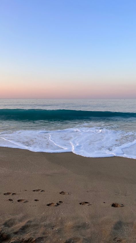 The purple sky of the early morning on the sea beach. The sand with feet traces. The wave of turquoise water covers the sand smoothly. Alanya Turkey, Summer Inspo, Sea Beach, Pins, Alanya