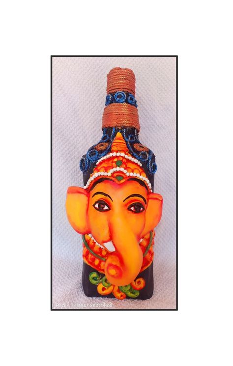 Recycle Artwork, Ganesh Utsav, Home Decor Handmade, Ganesh Chaturthi, Bottle Painting, Craft Diy, Mural Art, Bottle Art, Art Beautiful