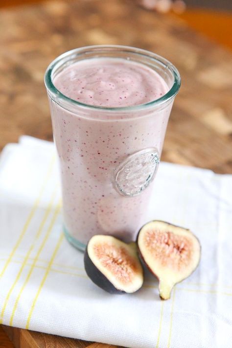 Got figs? Throw them into the blender with Greek yogurt to make this tasty Fresh Fig Greek Yogurt smoothie! Yogurt Smoothie Recipes Healthy, Greek Yogurt Smoothie Recipes, Fig Smoothie, Greek Yogurt Smoothie, Apricot Smoothie, Smoothie Recipes With Yogurt, Healthy Bowl, Yogurt Smoothie, Fig Recipes