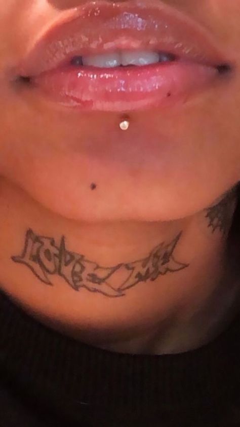 Central Labret Piercing, Central Labret, Labret Piercing Ring, Mouth Piercings, Piercing Chart, Nail Piercing, Neck Tattoos Women, Piercing Inspo, Cool Ear Piercings