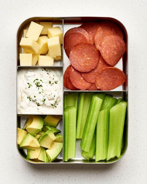 High-fat, low-carb meals you'll love. Easy Keto Lunch, Keto Lunch Ideas, Healthy Lunchbox, Keto Lunch, Low Carb Lunch, Diet Snacks, Keto Diet Menu, Diet Vegetarian, Idee Pasto Sano