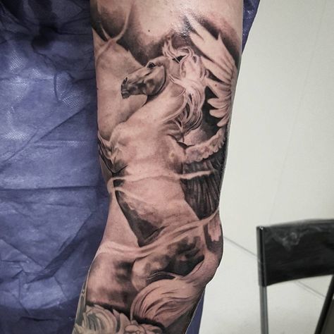 Venice Tattoo, Pegasus Tattoo, Horse Tattoo Design, Quarter Sleeve Tattoos, Full Sleeve Tattoo Design, Unicorn Tattoos, Greek Mythology Tattoos, Half Sleeve Tattoos For Guys, Mythology Tattoos