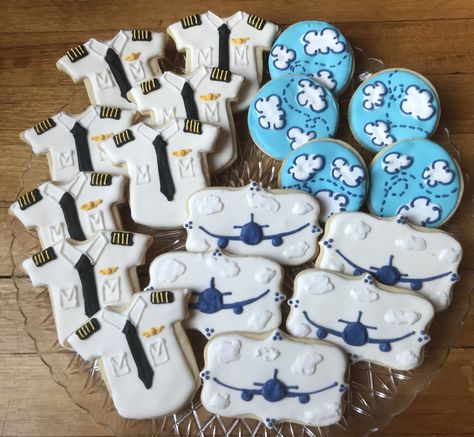 Kelly’s Pilot cookies Pilot Cookies Decorated, Airplane Macaron, Pilot Captain Upgrade Party, Pilot Graduation Party, Pilot Retirement Party Ideas, Pilot Cupcakes, Pilot Graduation Party Ideas, Airplane Cookies Decorated, Pilot Cookies